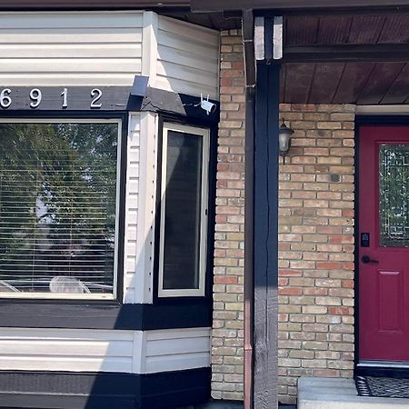 Apartamento Calgary-Banff House Close Lrt&Dt&Free Parking Exterior foto