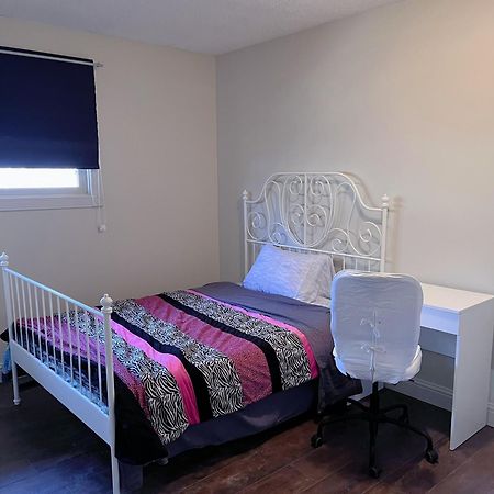 Apartamento Calgary-Banff House Close Lrt&Dt&Free Parking Exterior foto