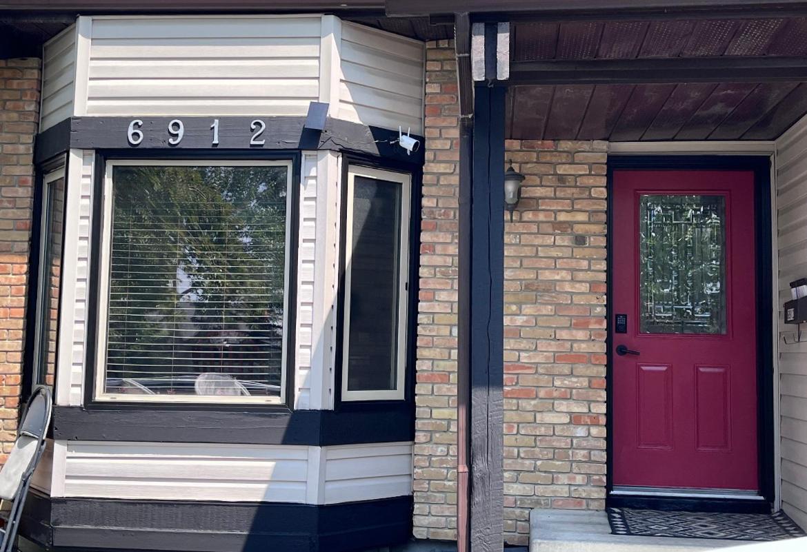Apartamento Calgary-Banff House Close Lrt&Dt&Free Parking Exterior foto